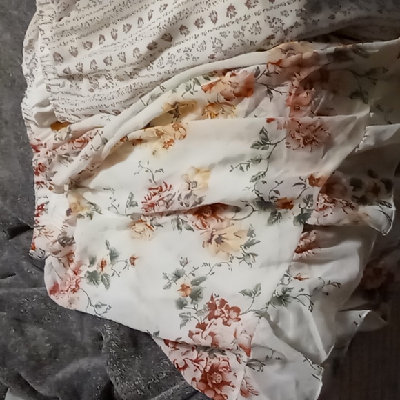 2 high low skirts with ruffle - Picture 2 of 2